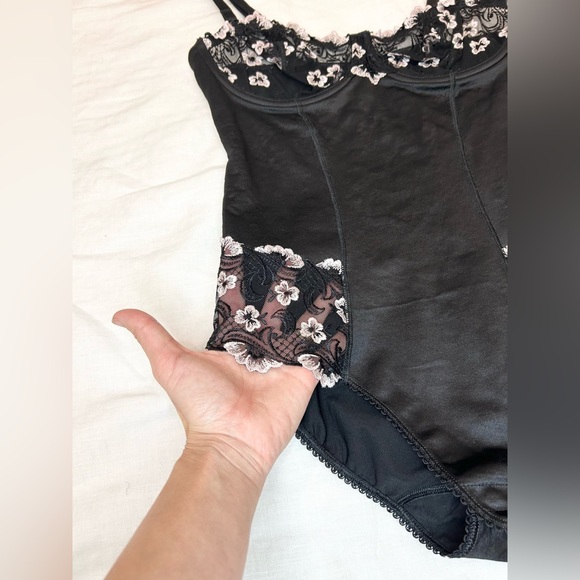 Marks & Spencer Wired Bodysuit Shapewear - Picture 7 of 11
